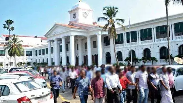 kerala: सरकारी नौकरी में बदलाव, पांच दिन हफ्ते का काम प्रस्तावित