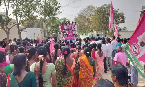 कुसुकुंतला प्रभाकर रेड्डी ने Komatireddy की आलोचना की, चंदूर में प्रचार किया कुसुकुंतला प्रभाकर रेड्डी ने Komatireddy की आलोचना की, चंदूर में प्रचार किया