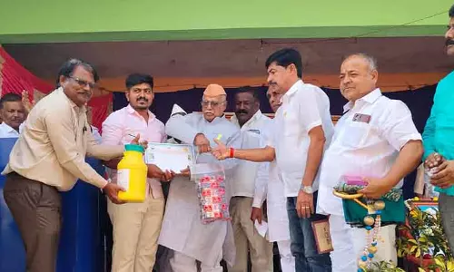 एक उच्च आय पैदा करने वाला उद्योग: D.R. Patil एक उच्च आय पैदा करने वाला उद्योग: D.R. Patil