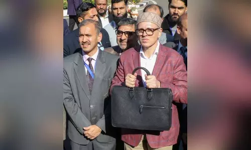 जम्मू-कश्मीर में मुख्यमंत्री उमर अब्दुल्ला ने 1,13,767 करोड़ रुपए का बजट पेश किया, निवेश और इनोवेशन पर जोर जम्मू-कश्मीर में मुख्यमंत्री उमर अब्दुल्ला ने 1,13,767 करोड़ रुपए का बजट पेश किया, निवेश और इनोवेशन पर जोर