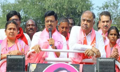 BRS नेताओं ने तेलंगाना में कृषि सुधारों के लिए KCR की तारीफ़ की BRS नेताओं ने तेलंगाना में कृषि सुधारों के लिए KCR की तारीफ़ की