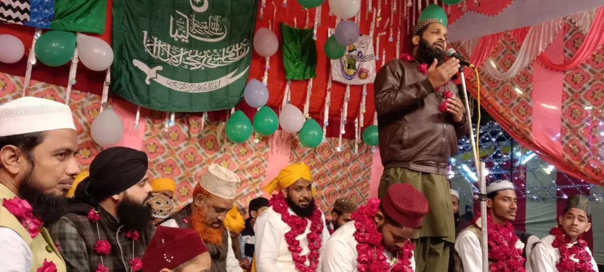Shahjahanpur: मदरसा में हुआ पहला दस्तारबंदी जलसा Shahjahanpur: मदरसा में हुआ पहला दस्तारबंदी जलसा