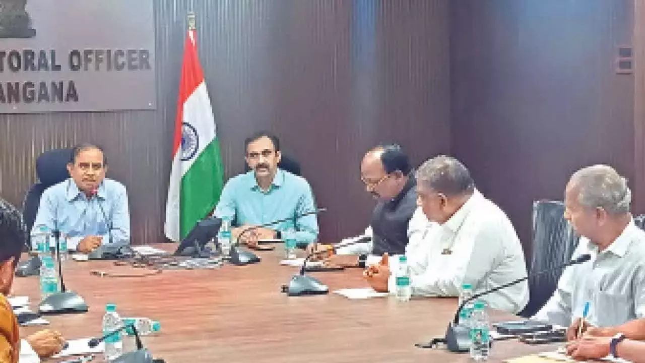 Telangana: पार्टियों से TG में SIR से पहले BLAs नियुक्त करने को कहा गया Telangana: पार्टियों से TG में SIR से पहले BLAs नियुक्त करने को कहा गया