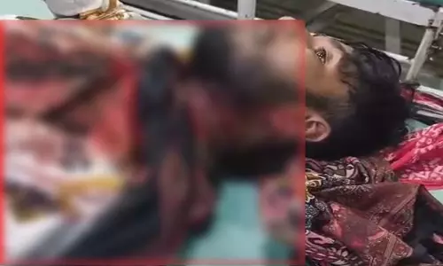 रायपुर में दिनदहाड़े चाकूबाजी से हड़कंप, आपसी रंजिश में युवक पर जानलेवा हमला रायपुर में दिनदहाड़े चाकूबाजी से हड़कंप, आपसी रंजिश में युवक पर जानलेवा हमला