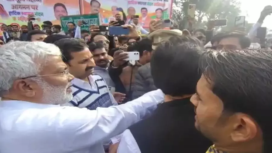 Lucknow: भाजपा विधायक को नोटिस, जलशक्ति मंत्री बंधक विवाद Lucknow: भाजपा विधायक को नोटिस, जलशक्ति मंत्री बंधक विवाद