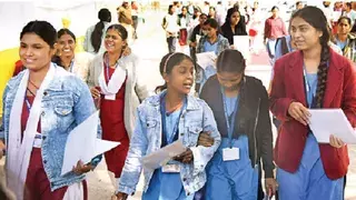 Patna: नवादा और आसपास 6 जिलों में परीक्षा धांधली पर कार्रवाई Patna: नवादा और आसपास 6 जिलों में परीक्षा धांधली पर कार्रवाई