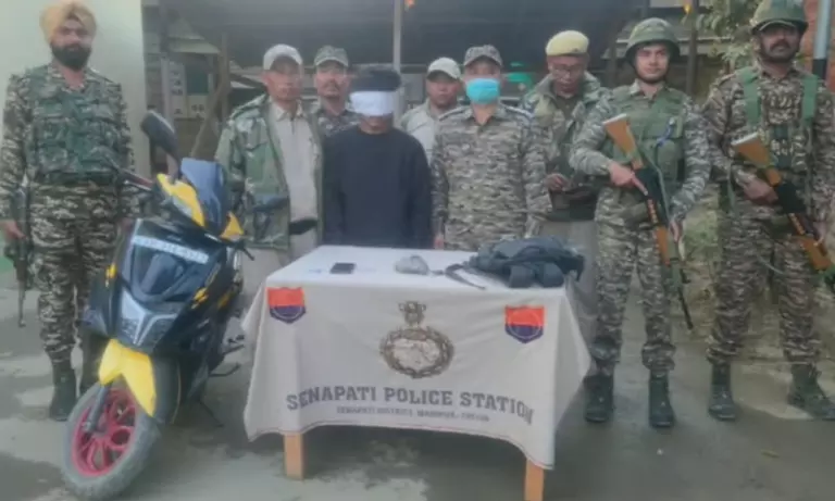 Manipur-Nagaland सीमा पर कथित ड्रग पेडलर गिरफ्तार; अफीम, बाइक बरामद Manipur-Nagaland सीमा पर कथित ड्रग पेडलर गिरफ्तार; अफीम, बाइक बरामद