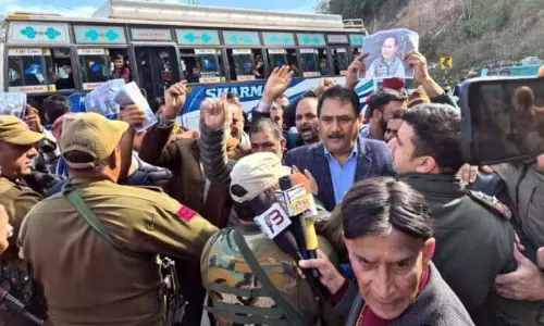 कांग्रेस ने विपक्ष के leader Sunil Sharma के खिलाफ विरोध प्रदर्शन किया