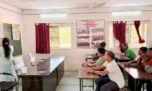 जिन हाथों ने कभी बंदूक थामकर हिंसा को अंजाम दिया, वही प्रशिक्षण लेकर सीख रहे हुनर जिन हाथों ने कभी बंदूक थामकर हिंसा को अंजाम दिया, वही प्रशिक्षण लेकर सीख रहे हुनर