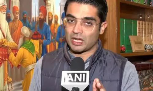 बाइक सवार हमलावरों ने AAP नेता की हत्या की, BJP ने पंजाब सरकार को घेरा बाइक सवार हमलावरों ने AAP नेता की हत्या की, BJP ने पंजाब सरकार को घेरा