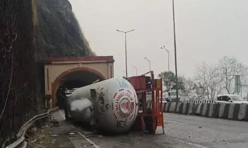 घटना के बाद Mumbai-Pune हाईवे प्रशासन ने जवाब दिया घटना के बाद Mumbai-Pune हाईवे प्रशासन ने जवाब दिया