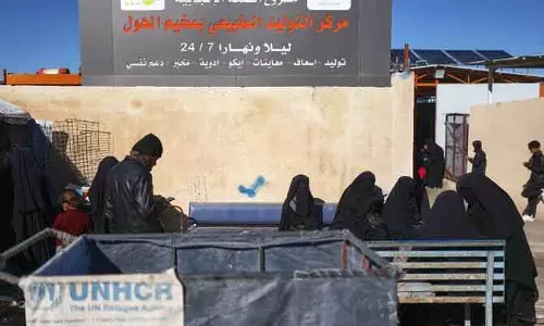 उत्तर-पूर्वी Syria का अल-होल कैंप सरकारी कब्जे के बाद सेवाओं के सामान्य होने की ओर