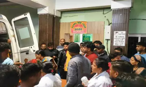Ganjam में मेले के दौरान टॉय ट्रेन की बोगी अलग हो गई, चार लोग घायल Ganjam में मेले के दौरान टॉय ट्रेन की बोगी अलग हो गई, चार लोग घायल