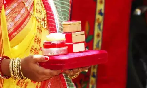 महिला की संदिग्ध मौत, माता-पिता बोले – दहेज के लिए पीट-पीटकर मारा गया