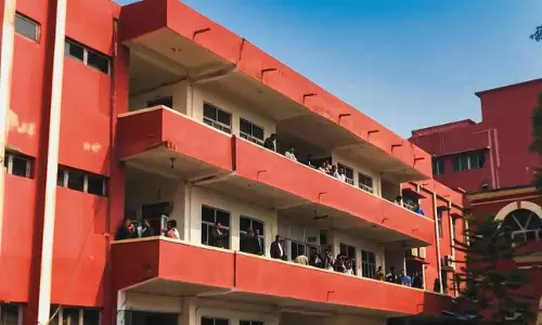 Cuttack कोर्ट में बम धमकी से हड़कंप, ईमेल के बाद अलर्ट Cuttack कोर्ट में बम धमकी से हड़कंप, ईमेल के बाद अलर्ट