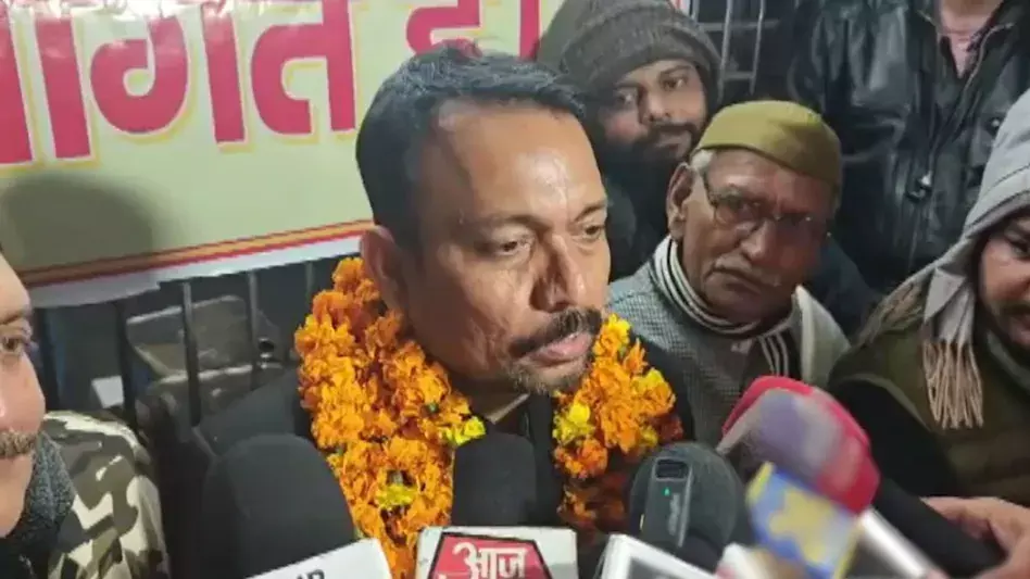 Bareilly: अलंकार अग्निहोत्री पर कार्रवाई की तलवार, 15 दिन में देना होगा जवाब Bareilly: अलंकार अग्निहोत्री पर कार्रवाई की तलवार, 15 दिन में देना होगा जवाब