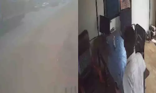 Gujarat के वलसाड में ट्रक से कंटेनर गिरने से एक व्यक्ति की कुचलकर मौत हो गई Gujarat के वलसाड में ट्रक से कंटेनर गिरने से एक व्यक्ति की कुचलकर मौत हो गई