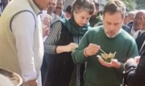 New Delhi: हुड्डा के लंच पर कांग्रेस दिग्गजों की बैठक, राहुल-प्रियंका शामिल New Delhi: हुड्डा के लंच पर कांग्रेस दिग्गजों की बैठक, राहुल-प्रियंका शामिल