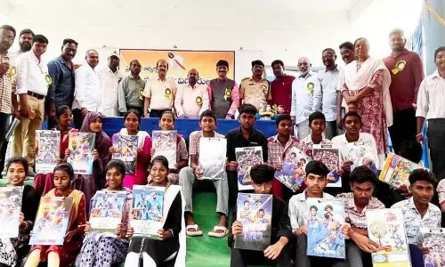 छात्रों को आत्मविश्वास के साथ अपने लक्ष्य हासिल करने चाहिए: DEO छात्रों को आत्मविश्वास के साथ अपने लक्ष्य हासिल करने चाहिए: DEO