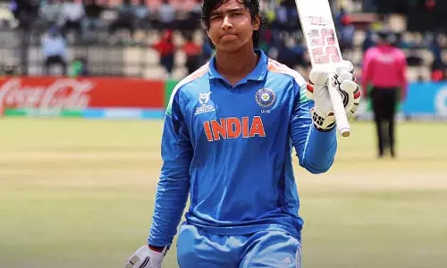 भारत U19 ने इंग्लैंड U19 को 100 रनों से हराकर ICC अंडर-19 विश्व कप जीता भारत U19 ने इंग्लैंड U19 को 100 रनों से हराकर ICC अंडर-19 विश्व कप जीता