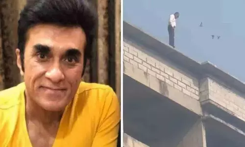 सोलापुर में एक Entrepreneur ने ऊंची बिल्डिंग से छलांग लगाई, घटना कैमरे में कैद सोलापुर में एक Entrepreneur ने ऊंची बिल्डिंग से छलांग लगाई, घटना कैमरे में कैद