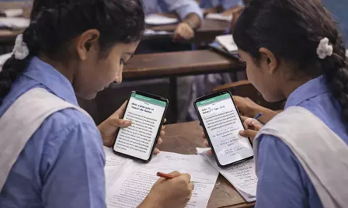 एग्जाम सेंटर में स्टूडेंट्स के चीटिंग के लिए AI का इस्तेमाल करने पर टीचर हैरान रह गए एग्जाम सेंटर में स्टूडेंट्स के चीटिंग के लिए AI का इस्तेमाल करने पर टीचर हैरान रह गए