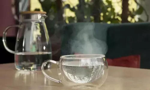 अगर आप खाली पेट गर्म पानी पी रहे हैं तो आपको ये ज़रूरी Tips ज़रूर पता होने चाहिए अगर आप खाली पेट गर्म पानी पी रहे हैं तो आपको ये ज़रूरी Tips ज़रूर पता होने चाहिए