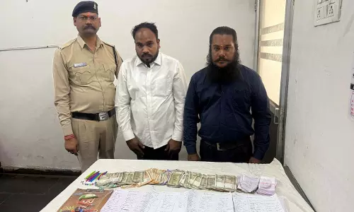 गुढ़ियारी में सट्टा खिलाने वाले 2 सट्टेबाज गिरफ्तार