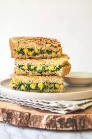 Palak Corn Sandwich :टिफिन के लिए तैयार करें ये लाजवाब पालक कॉर्न सैंडविच Palak Corn Sandwich :टिफिन के लिए तैयार करें ये लाजवाब पालक कॉर्न सैंडविच