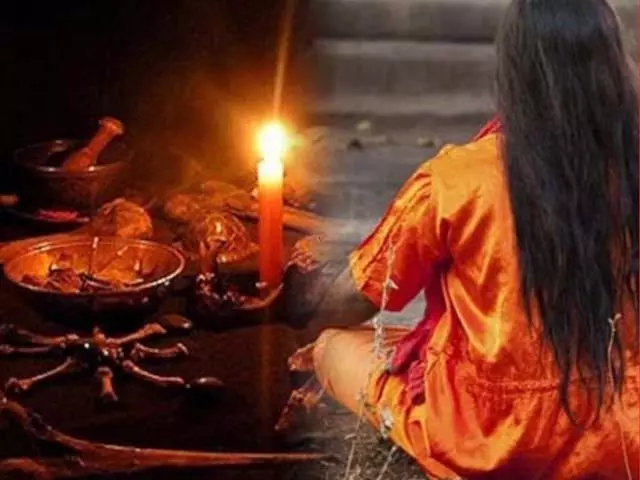 फर्जी तांत्रिक को दबोचा, बस स्टैंड पर देखा था ये पोस्टर, फिर... फर्जी तांत्रिक को दबोचा, बस स्टैंड पर देखा था ये पोस्टर, फिर...