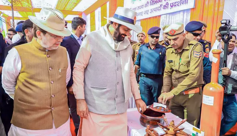 Minister ने जेल वार्डरों और कर्मचारियों के लिए रियायतों की घोषणा की Minister ने जेल वार्डरों और कर्मचारियों के लिए रियायतों की घोषणा की