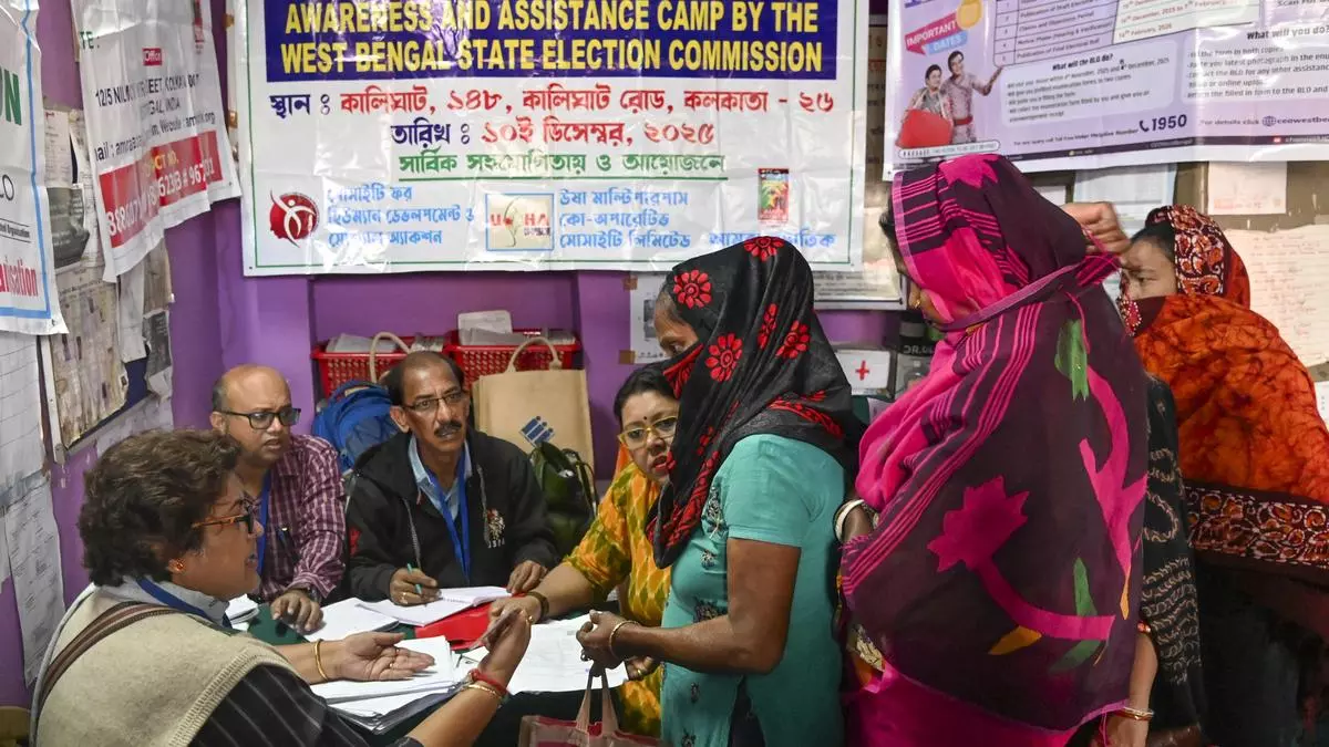 Kolkata: बंगाल SIR: अंतिम दिन करीब, वोटर्स सुनवाई पूरी Kolkata: बंगाल SIR: अंतिम दिन करीब, वोटर्स सुनवाई पूरी
