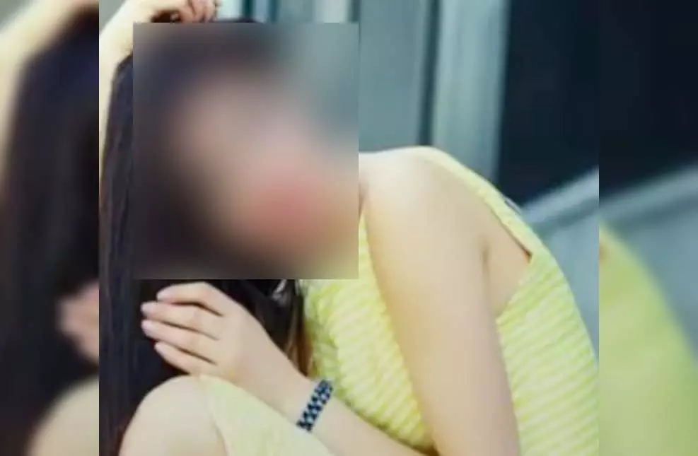 हनी ट्रैप और ब्लैकमेलिंग का शिकार...वकील को महिला ने ऐसे बनाया निशाना, मचा हड़कंप हनी ट्रैप और ब्लैकमेलिंग का शिकार...वकील को महिला ने ऐसे बनाया निशाना, मचा हड़कंप
