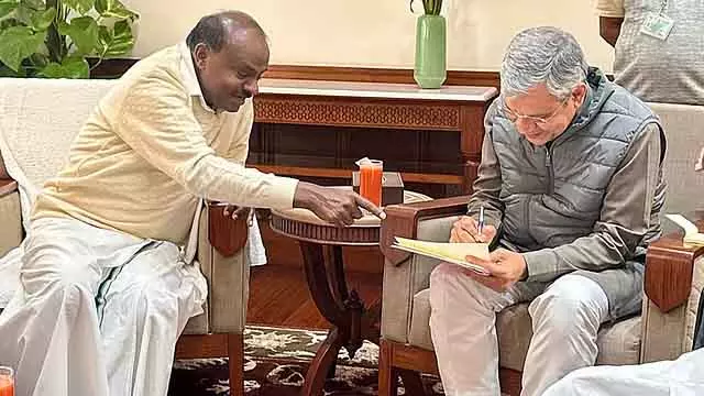 Kumaraswamy ने अश्विनी वैष्णव से मुरुदेश्वर ट्रेन को मांड्या, मद्दूर में रोकने की अपील की Kumaraswamy ने अश्विनी वैष्णव से मुरुदेश्वर ट्रेन को मांड्या, मद्दूर में रोकने की अपील की