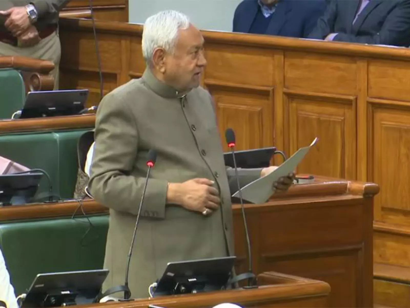 Nitish Kumar ने सरकार गिराने के कथित प्रयास को लेकर तेजस्वी पर निशाना साधा Nitish Kumar ने सरकार गिराने के कथित प्रयास को लेकर तेजस्वी पर निशाना साधा