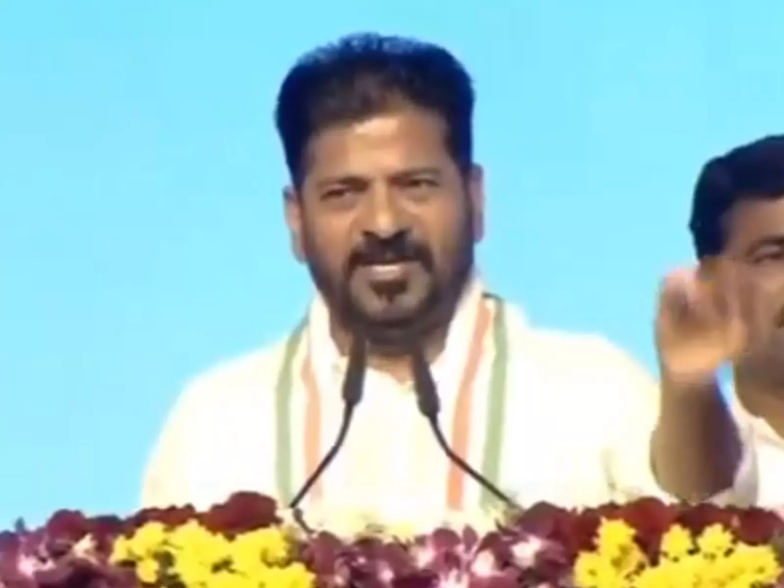 तेलंगाना के CM रेवंत रेड्डी का कहना है कि भाजपा बीआरएस से सुरक्षा शुल्क वसूल रही तेलंगाना के CM रेवंत रेड्डी का कहना है कि भाजपा बीआरएस से सुरक्षा शुल्क वसूल रही