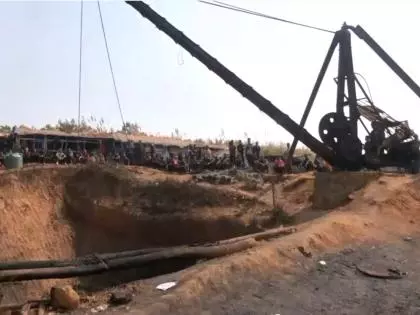 Meghalaya: धमाके के बाद रेस्क्यू टीमों ने अवैध कोयला खदान से 18 शव बरामद किए Meghalaya: धमाके के बाद रेस्क्यू टीमों ने अवैध कोयला खदान से 18 शव बरामद किए
