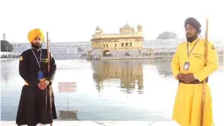Amritsar: हरमंदिर साहिब के सेवादारों की वर्दी बदली Amritsar: हरमंदिर साहिब के सेवादारों की वर्दी बदली