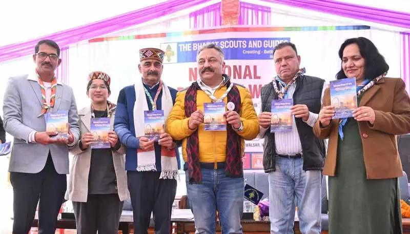 Himachal: मंत्री ने परिवर्तनकारी, आनंददायक शिक्षा की वकालत करने वाली किताब जारी की Himachal: मंत्री ने परिवर्तनकारी, आनंददायक शिक्षा की वकालत करने वाली किताब जारी की