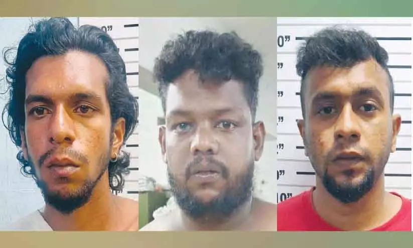 Kerala : पुलिस पर हमला करने की कोशिश में तीन लोग गिरफ्तार Kerala : पुलिस पर हमला करने की कोशिश में तीन लोग गिरफ्तार