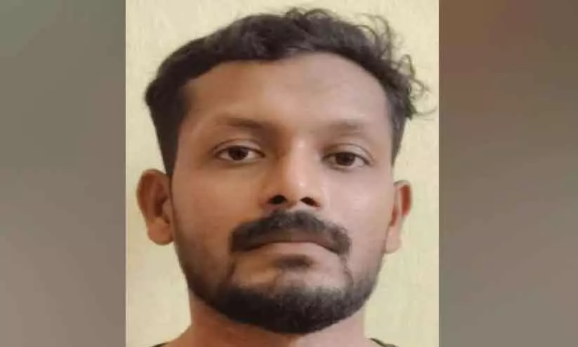 Kerala : बाइक जलाने के मामले में ऐलवासी को गिरफ्तार किया Kerala : बाइक जलाने के मामले में ऐलवासी को गिरफ्तार किया