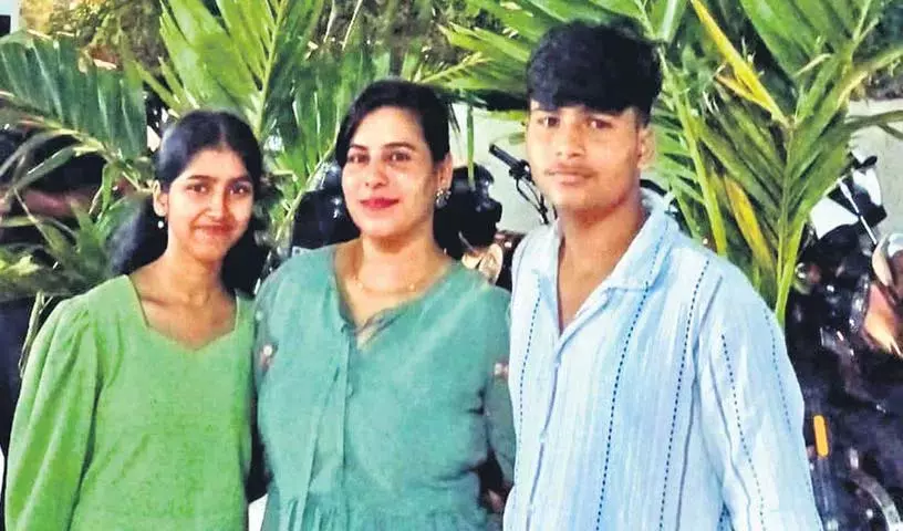 Hyderabad के चेरलापल्ली मां-बच्चों की आत्महत्या मामले में रहस्य बरकरार Hyderabad के चेरलापल्ली मां-बच्चों की आत्महत्या मामले में रहस्य बरकरार