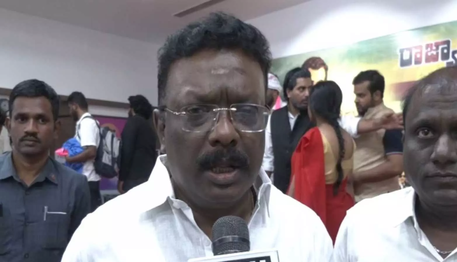 BRS ने शिक्षा को लेकर तेलंगाना के मुख्यमंत्री पर किया हमला BRS ने शिक्षा को लेकर तेलंगाना के मुख्यमंत्री पर किया हमला