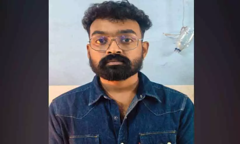 Kerala ; गांजा बेचने के आरोप में युवा डॉक्टर गिरफ्तार Kerala ; गांजा बेचने के आरोप में युवा डॉक्टर गिरफ्तार