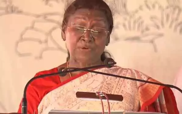 राष्ट्रपति मुर्मू Odisha में अपने दिवंगत पति के स्मारक पर भावुक हो गईं। राष्ट्रपति मुर्मू Odisha में अपने दिवंगत पति के स्मारक पर भावुक हो गईं।
