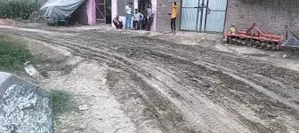 Farrukhabad: सड़क धंसने से नवाबगंज-मंझना मार्ग खतरनाक हुआ Farrukhabad: सड़क धंसने से नवाबगंज-मंझना मार्ग खतरनाक हुआ