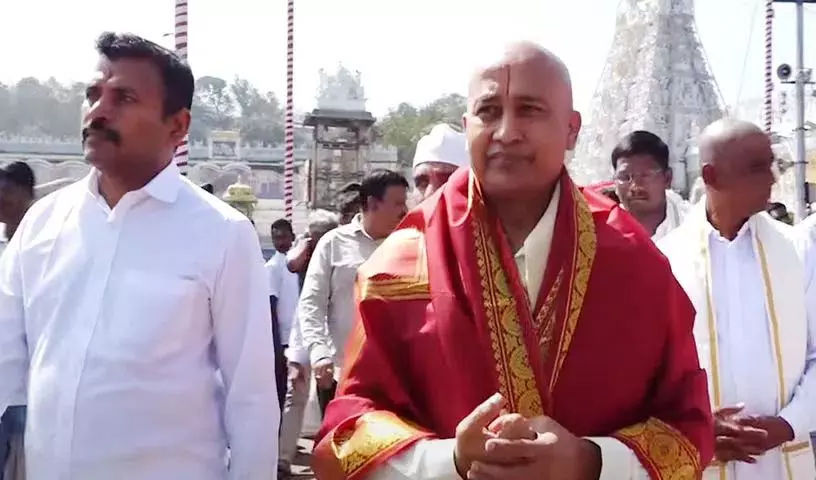 मुद्दादा रविचंद्र ने तिरुमाला तिरुपति देवस्थानम के नए EO के रूप में कार्यभार संभाला मुद्दादा रविचंद्र ने तिरुमाला तिरुपति देवस्थानम के नए EO के रूप में कार्यभार संभाला