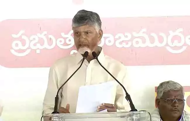 अगर आप पासबुक से छेड़छाड़ करेंगे तो जेल जाएंगे: CM Chandrababu अगर आप पासबुक से छेड़छाड़ करेंगे तो जेल जाएंगे: CM Chandrababu