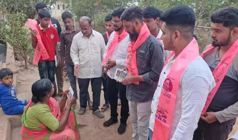 ज़हीराबाद में BRS उम्मीदवार ज़ोर-शोर से प्रचार कर रहे ज़हीराबाद में BRS उम्मीदवार ज़ोर-शोर से प्रचार कर रहे