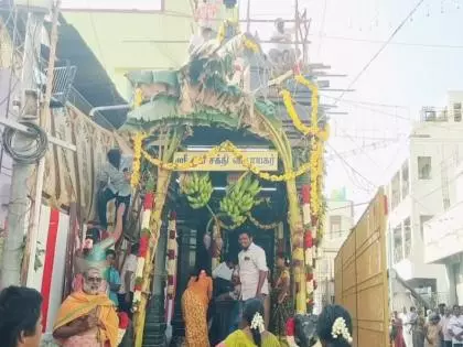 Tirupattur मंदिर में महाकुंभाभिषेकम का आयोजन, श्रद्धालुओं की भीड़ जुटी Tirupattur मंदिर में महाकुंभाभिषेकम का आयोजन, श्रद्धालुओं की भीड़ जुटी